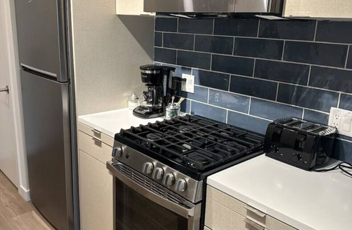 Hollywood House | Charming 2-bedroom house in delightful Los Angeles with AC, WiFi Selma 1