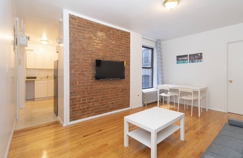 Upper East Side Apartment | Charming 2 BR on Upper East Side