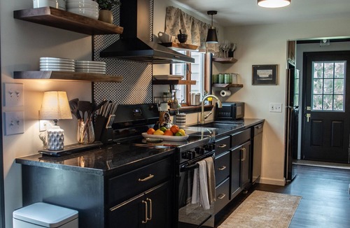 Portland Cottage | Charming 2BR Cottage · Near Lake Lookout · Wine Tasting Included · Pet Friendly