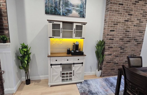 Mount Vernon Square House | Charming 3-bedroom by Convention Center DC WiFi, AC, Free off street Parking
