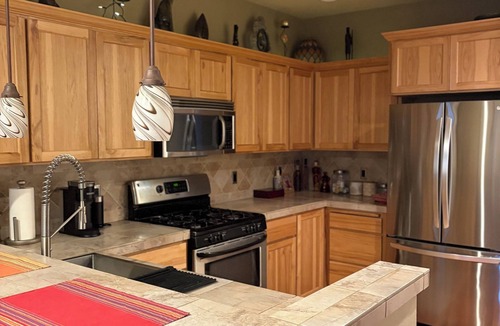 Southwest Bend House | Charming 3-bedroom house in Bend with cool mountain vibes, close to Old Mill