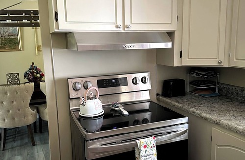 Fredonia House | Charming 3B, 1& 1/2 Bath ranch house. Sleeps 6. Full AC. Near SUNY Fredonia.