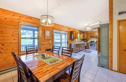 McHenry Ski Chalet | Charming 3BR Cabin - POND VIEW - McHenry
