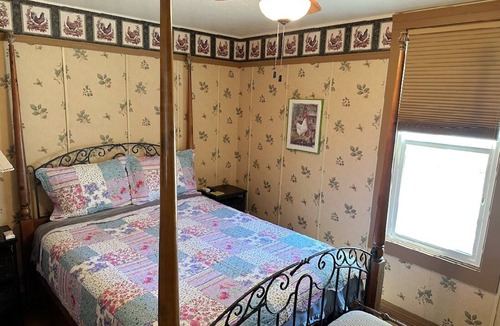 Roseburg Other | Charming 4-bedroom Pearce Historic Farmhouse in Roseburg with AC and WIFI