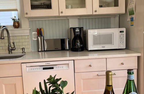 Annapolis House | Charming Annapolis Cottage-Steps from Naval Academy & Downtown with parking.