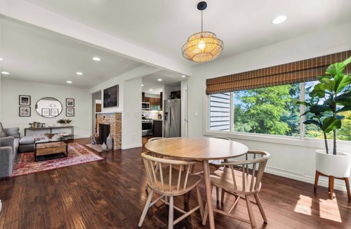 Vancouver House | Charming Centrally Located 2-bedroom House With Beautiful Valley View