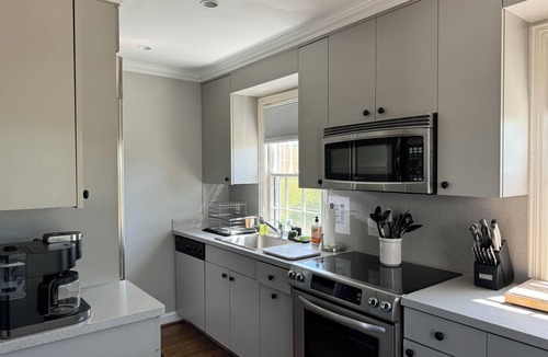 Charlottesville House | Charming Charlottesville 2 bedroom house with Pickleball, Pool & Bocce Ball