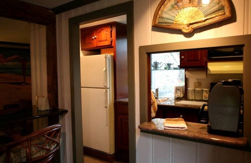 Phoenixville Cottage | Charming Cottage Getaway with an Indoor Fireplace in Chester Springs, Pennsylvania