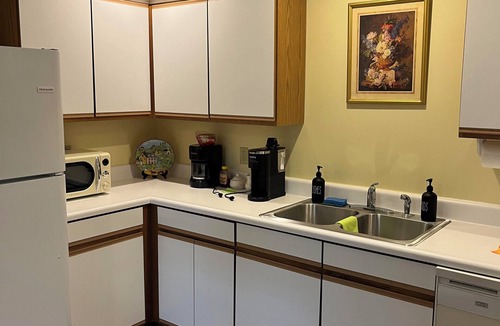 Lucas Cottage | Charming Cottage Double only minutes from Malabar Farm & Pleasant Hill Lake!
