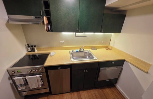 Adams Morgan Apartment | Charming cozy English style apartment w AC in Lively Kalorama/Adams Morgan