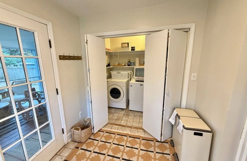 Plaza Midwood House | Charming Historic Bungalow · Walkable to Plaza Midwood Eats, Nightlife & Parks