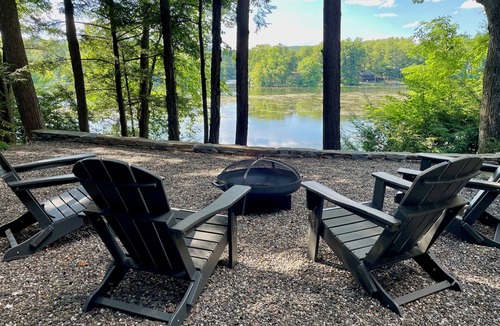 Town of Copake House | Charming Lakefront Retreat Nestled Among Trees