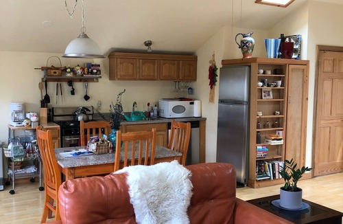Woodstock Apartment | CHARMING LARGE STUDIO WITH POOL AND MOUNTAIN VIEWS ON 10 ACRES. Close to town