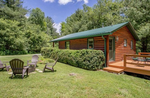 Sugar Grove Cottage | Charming Log Cabin Near Watauga River