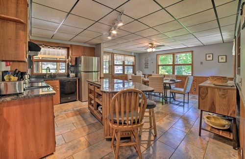 Westford House | Charming Pymatuning Lake House Near Park & Beach