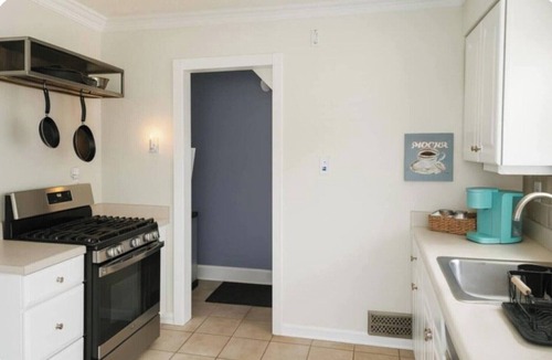 Parma House | Charming Spacious & Affordable. Gem of Parma! Modern space superbly clean.