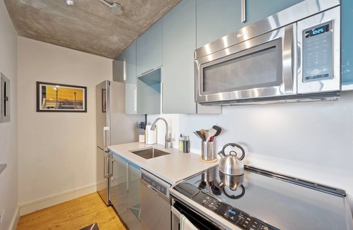 Downtown Denver Apartment | Charming studio in the heart of Denver with pool, fitness center, parking