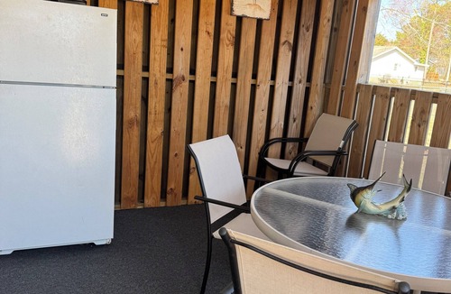 Long Neck Apartment | Charming two-bedroom, one bath, with screened porch is your perfect getaway.