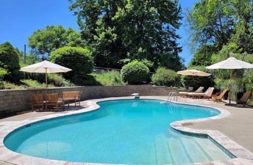 Highland House | Charming Vacation House w/Pool & HotTub