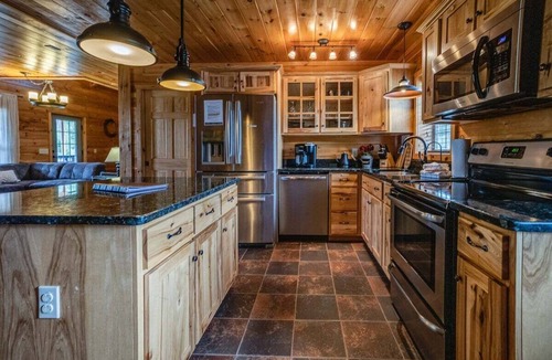 Himrod Cabin | Chateau: 3 bedroom cabin with hot tub, pool table, lake view