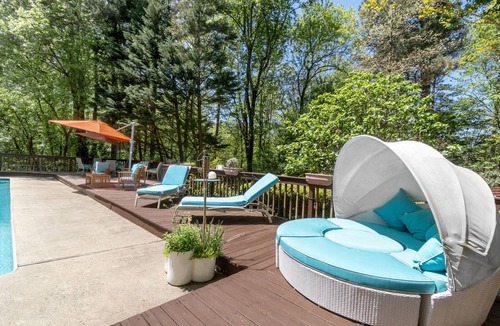 East Cobb House | Chez Melet: Retreat Oasis with Private Pool in East Cobb