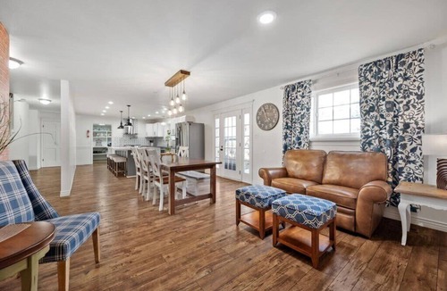 Orem House | Chic Escape:Pet Friendly w/Modern Charm & Waffles!