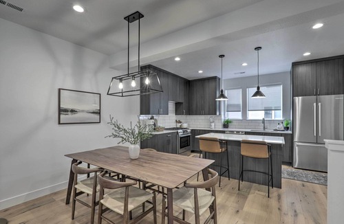 Central Business District House | Chic & Sunny Provo Townhome w/Rooftop Deck!