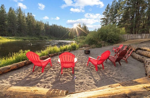 Chiloquin House | Chiloquin Ridge River Retreat | Riverfront Near Crater Lake Kayaks Fireplace