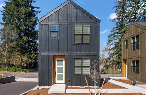 Tigard House | Chiquita Bonita | Brand New, Stylish & Spotless, Pet Friendly, Walk to Park, Minutes from Downtown