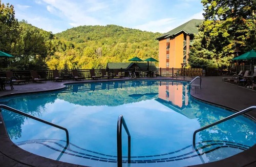 Gatlinburg Condo | CHRISTMAS IN THE SMOKEY MOUNTAINS Studio Villa