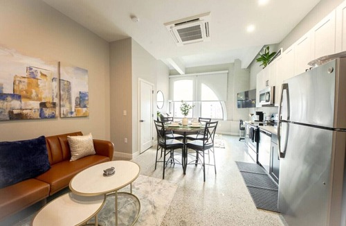 Downtown Cincinnati Apartment | Cincy Studio, King Bed, Walk to Bengals & Reds, Near OTR & TQL, Free Parking