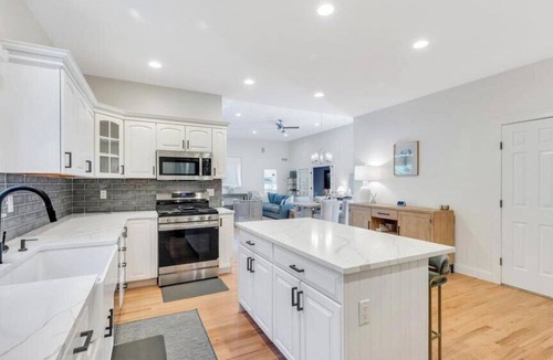 Southampton House | Classic Southampton Home, Perfect for Friends and Families, Close to Town,.