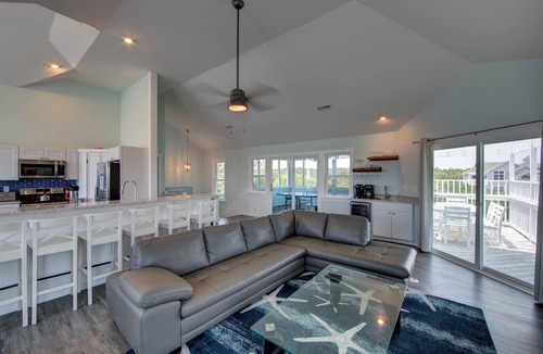 Corolla House | Close to beach, Remodeled! Flex Stays! Dogs OK! Pool, C7821