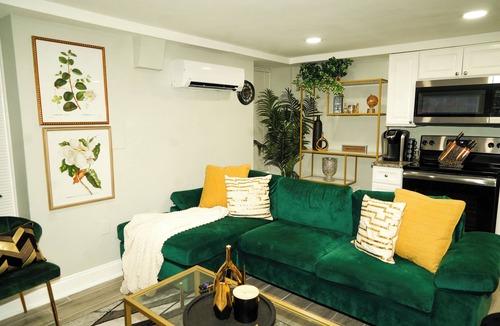 Mount Pleasant Apartment | Close to Everything/Freeparking/National ZOO