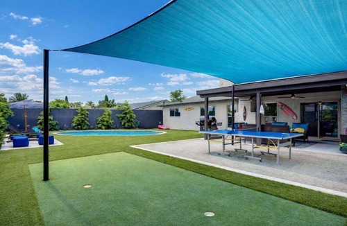 Rancho Oakey House | Close to Strip | Heated Pool, Game Room, sleeps 8
