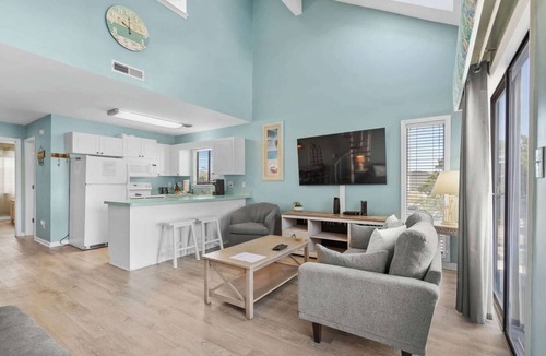 Surfside Beach Condo | Coastal Calm/Poolside Surfside Condo(By Beach Star)