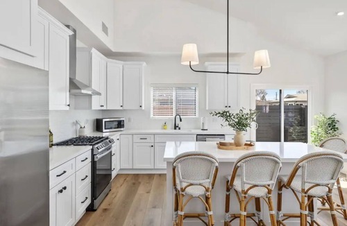 Del Aire House | Coastal Modern 3/2, Pet Friendly, AC, WIFI - Conveniently located home!