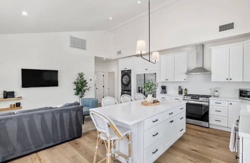 Del Aire House | Coastal Modern 3/2, Pet Friendly, AC, WIFI - Conveniently located home!