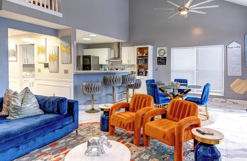Easton House | Columbus Airport & Easton Mall Home Hot Tub/Theater/Sports Bar Much More