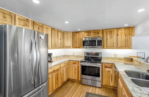 Copper Mountain Condo | Comfortable condo with ski lift views, shared fitness room, gas fireplace, & W/D