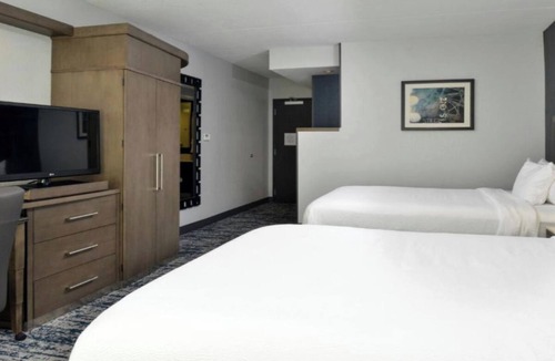 Downtown Wilmington Hotel | Comfortable Lodging in Downtown w/Outdoor Pool Near Historic Landmark | 4 Units