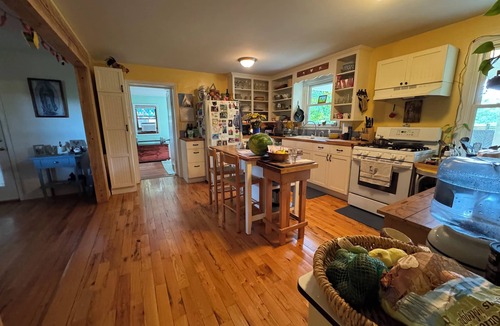 Boyd Tavern House | Comfortable quiet room just outside of Charlottesville