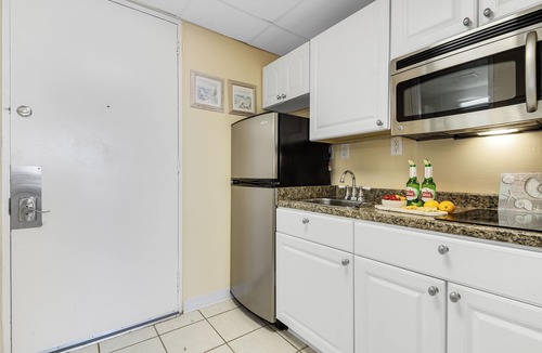 Myrtle Beach Condo | Comfortable Studio w/Full Kitchen!