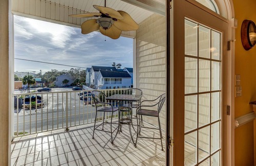 Myrtle Beach Condo | Condo pool garage short walk to beach