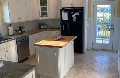 Long Beach House | CORNER LOT! FULL BEACH VIEW! 20 STEPS TO BEACH!