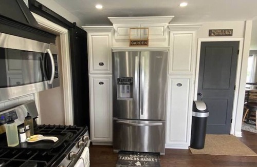 Port Clinton Villa | Country Home Villa + PRIVATE POOL & Guest House <1 mile to downtown Port Clinton