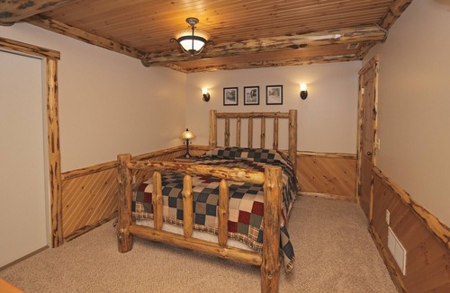 Dundee Cabin | Countryside Overlook Suite: Luxury, Lodge Suite in Amish Country, Ohio.