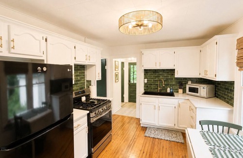 Leicester Cottage | Couples King Bed Cottage with Fire Pit & Swing, Near Asheville & Biltmore in WNC