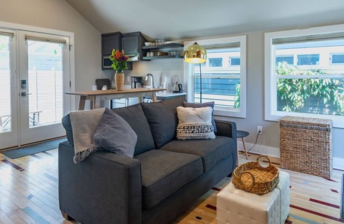 Historic Railroad District Cottage | Courtside Cottage - WalkScore 93 - Dog Friendly
