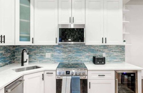 Center City West House | Cozy 1 BD in Rittenhouse Square w/King Bed
